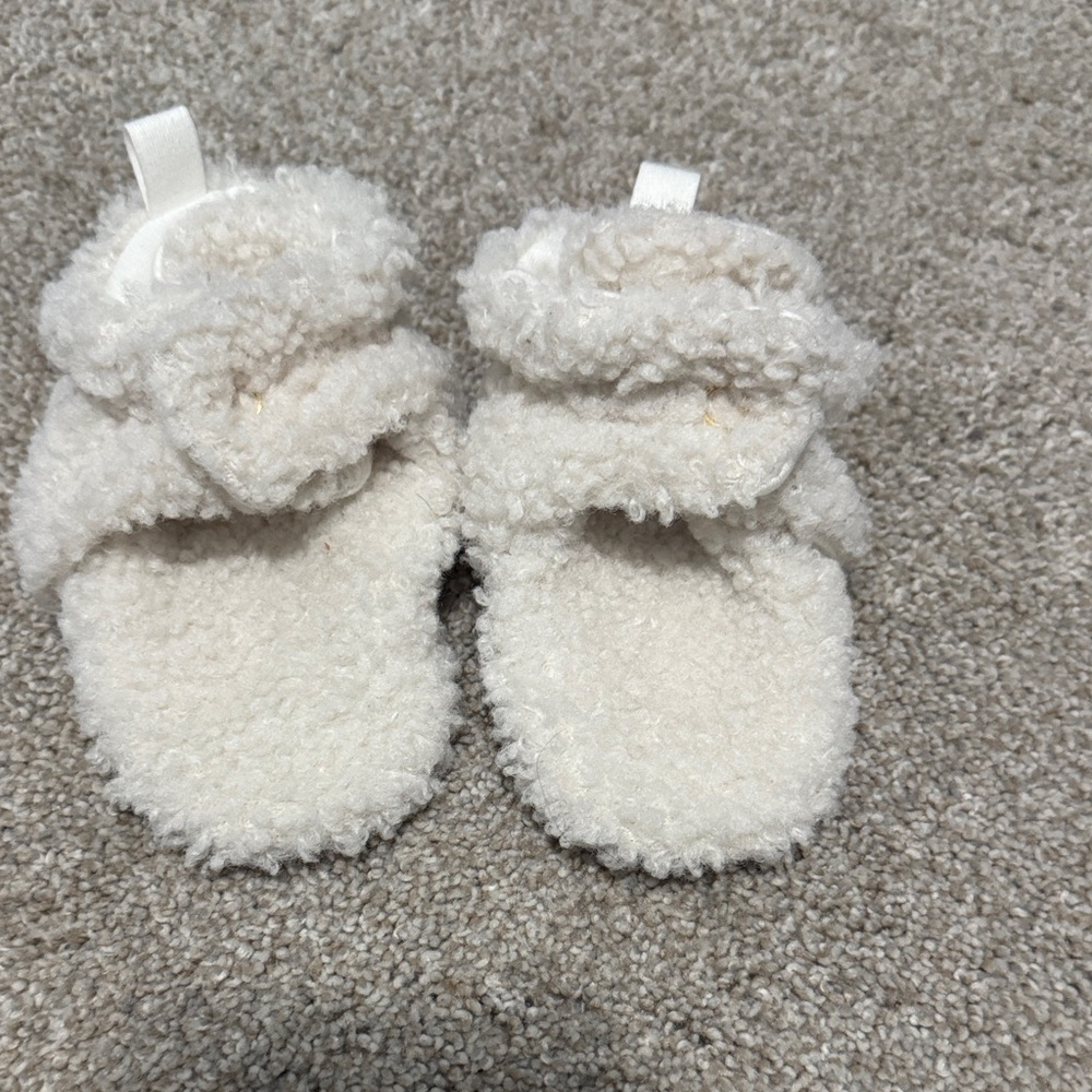 Robeez Cozy Fleece Baby Booties